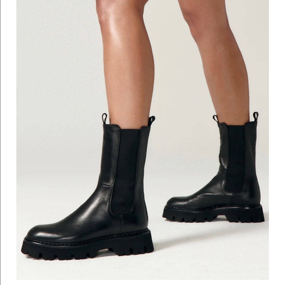 GUESS boots